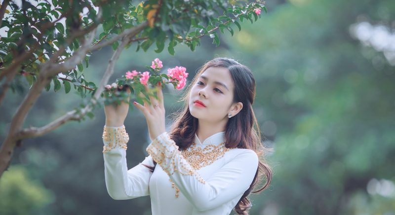 ইমান ধুনীয়া ছোৱালী জনী দেখিলে প্ৰেমত পৰো । Assamese Poem